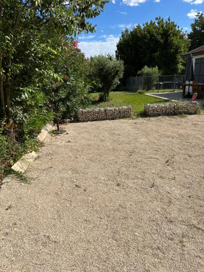 Villa Chaton L'Isle-sur-la-Sorgue Bagian luar foto