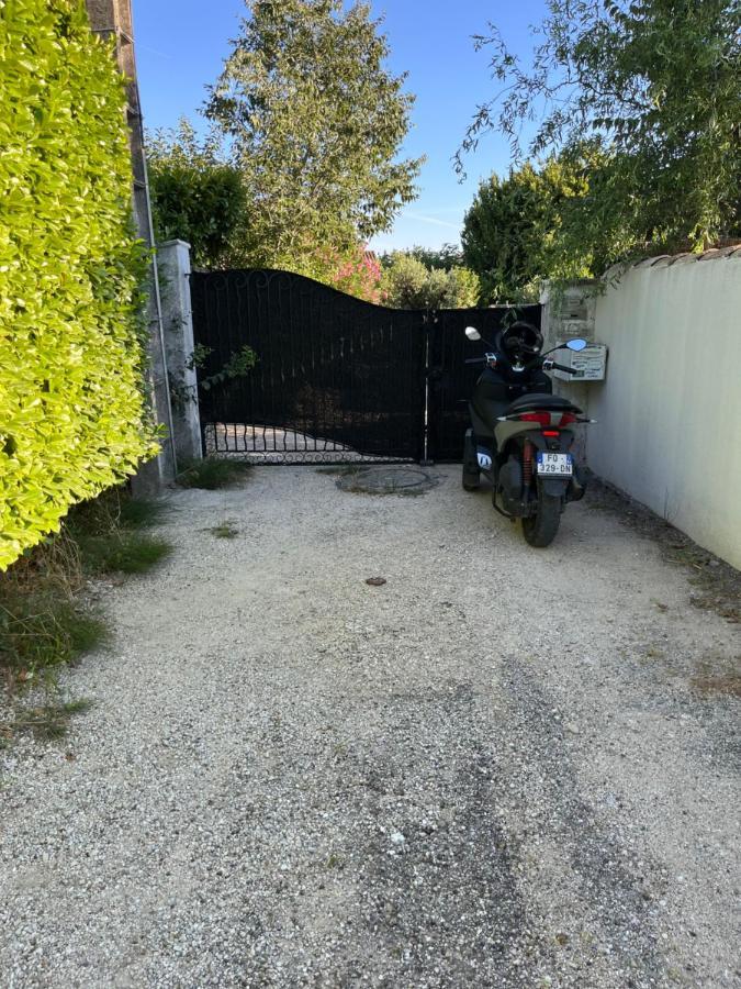 Villa Chaton L'Isle-sur-la-Sorgue Bagian luar foto