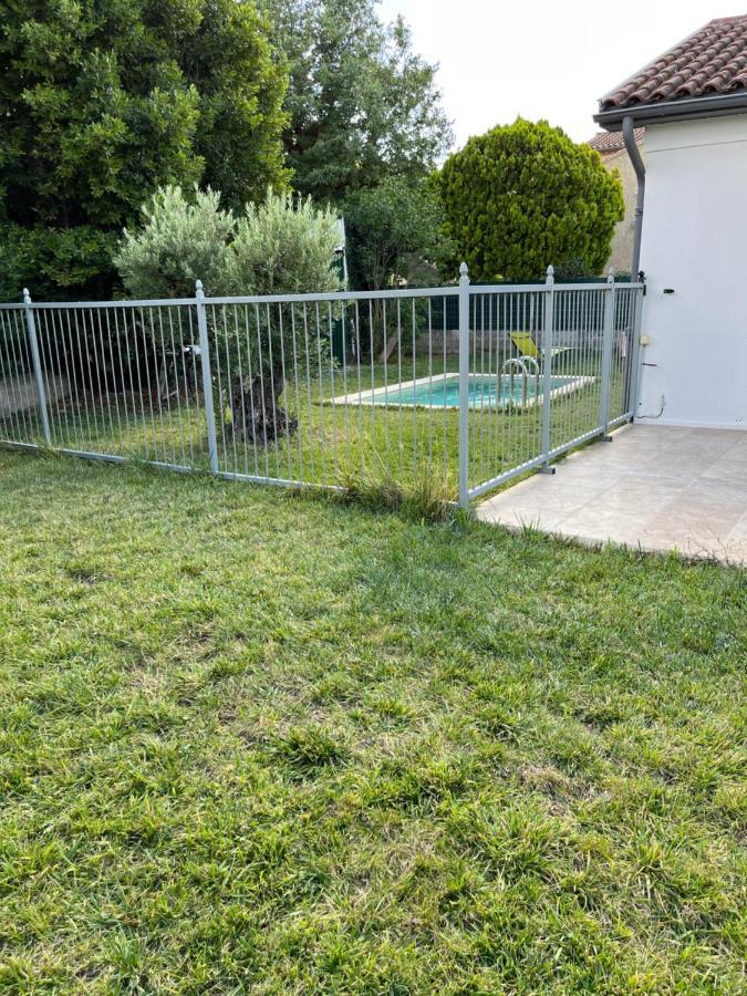 Villa Chaton L'Isle-sur-la-Sorgue Bagian luar foto